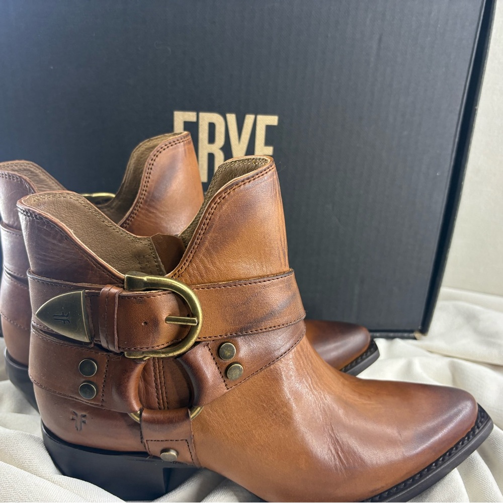 Beautiful Frye Caramel colored Leather Buckle Ankle Boots size 7M New in Box